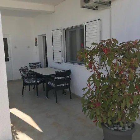 Apartment Tona *